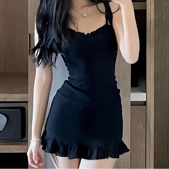 NWOT Reformation Christine Dress Black - Picture 5 of 8